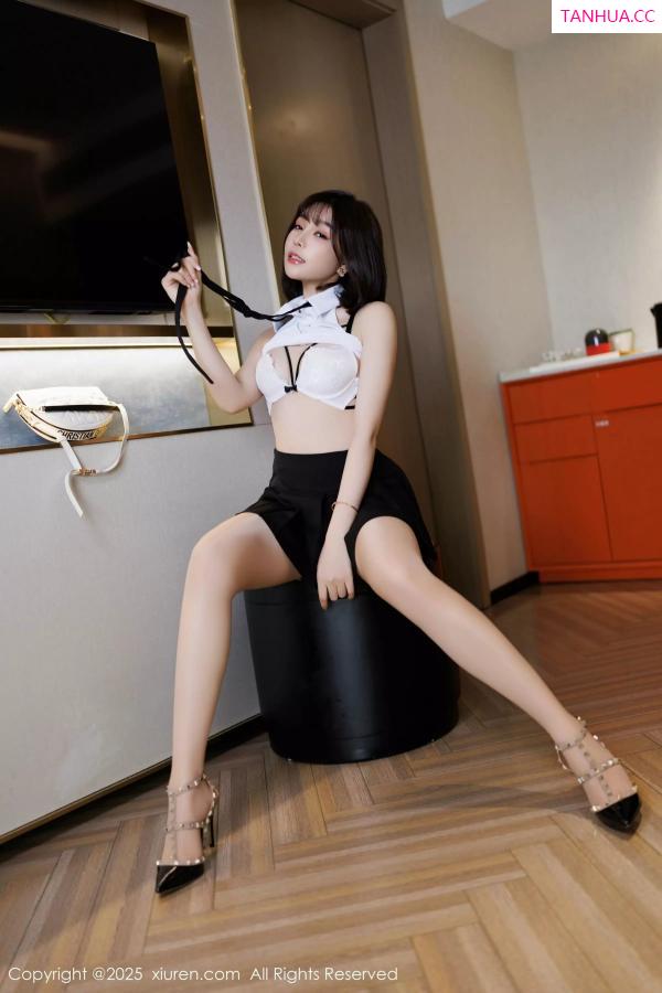 陈芝 芝芝Booty [XiuRen]高清写真图 2025.03.20 No.10048 徐莉芝Booty 婀娜妩媚第15张图片